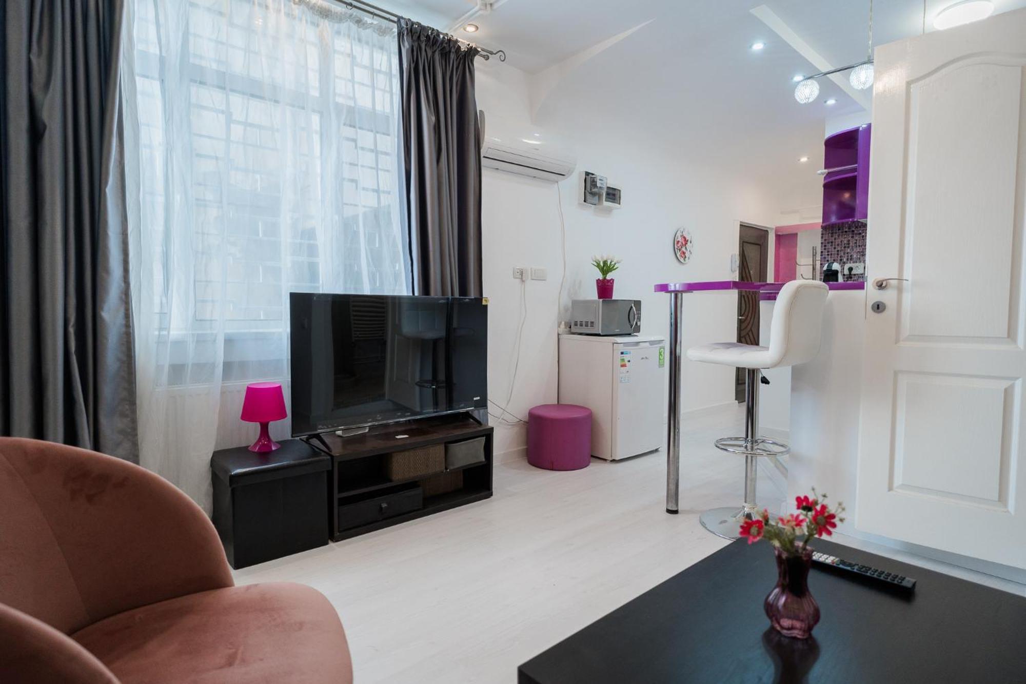 Ultra Central White & Lila Studio Bucureşti Ngoại thất bức ảnh